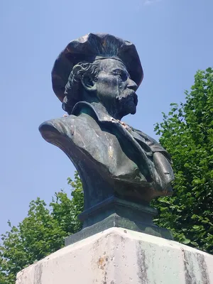 Buste de Théodule Ribot à Breteuil-sur-Iton
