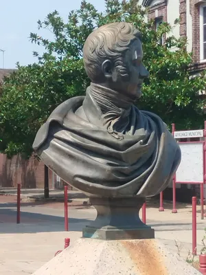 Statue de J. Laffitte à Breteuil