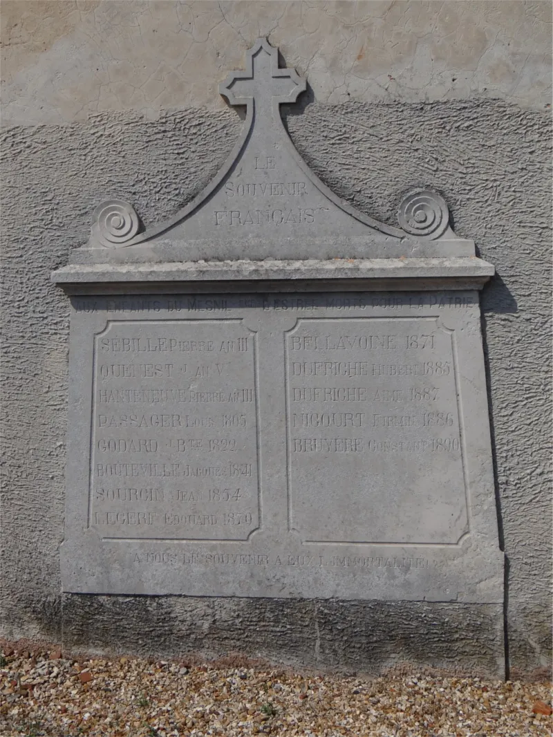 Plaque aux morts de l'église du Mesnil-sur-l'Estrée