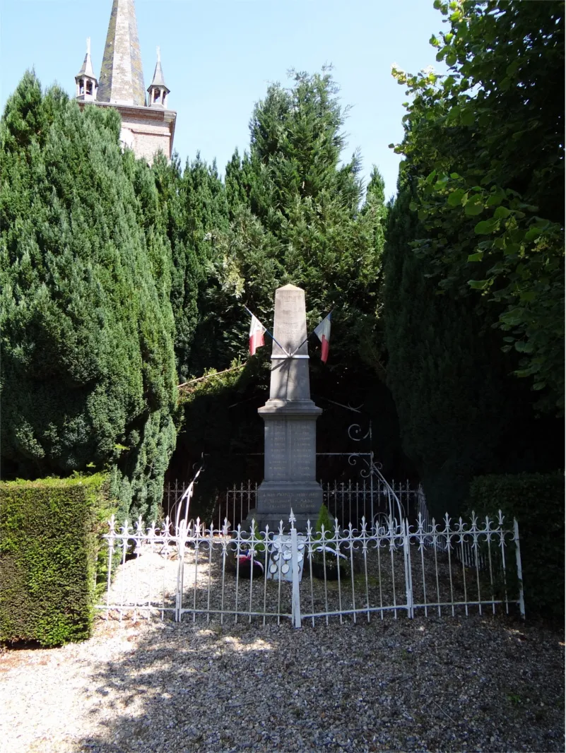 Monument aux morts de La Roussière