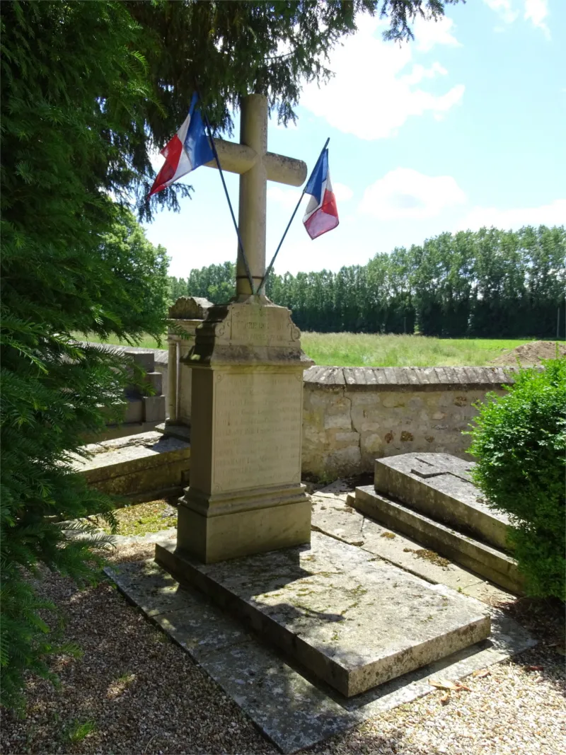 Monument aux morts du Mesnil-Jourdain