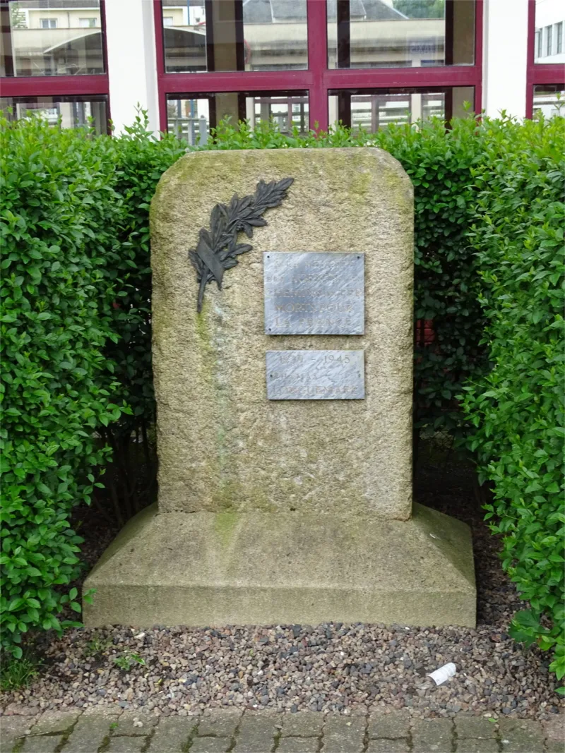 Monument Thomas Longuemare à Bernay