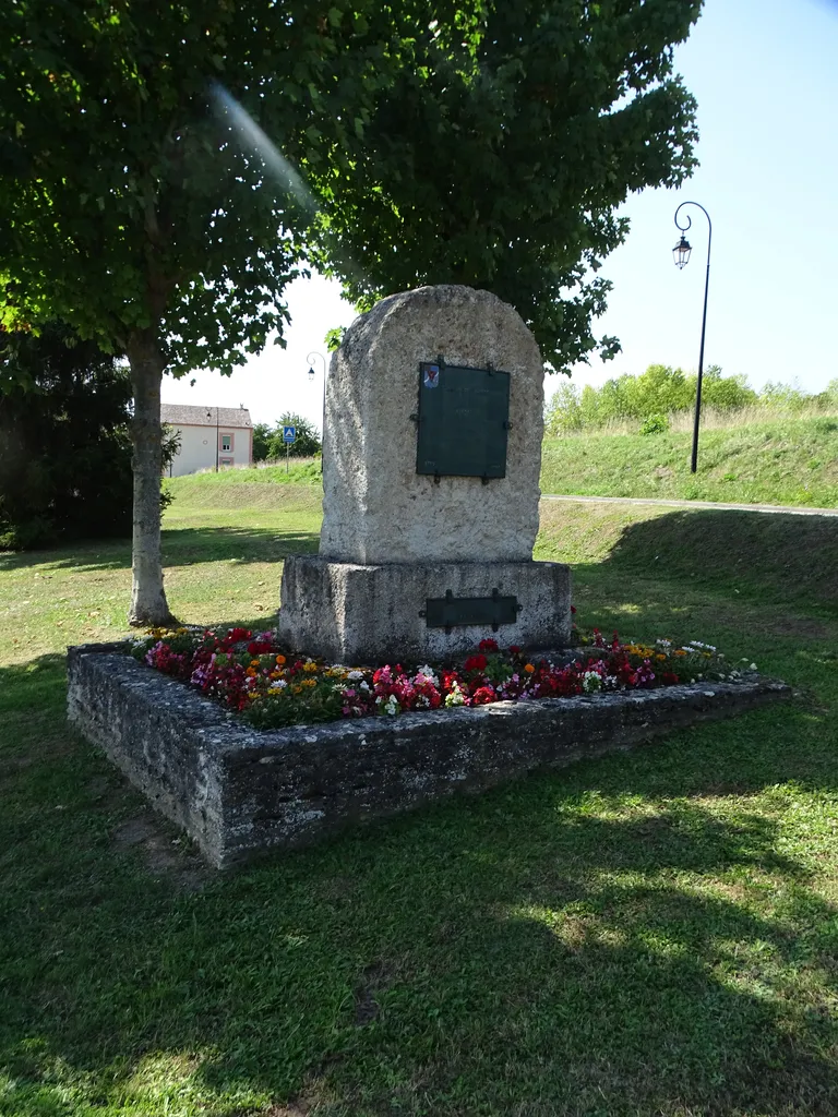 Monument Aux Morts pour la Liberté à Fourges