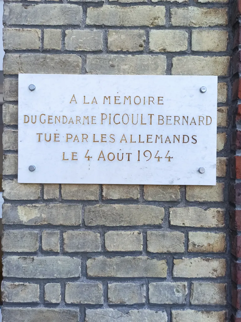 Plaque Bernard Picoult à Quillebeuf-sur-Seine