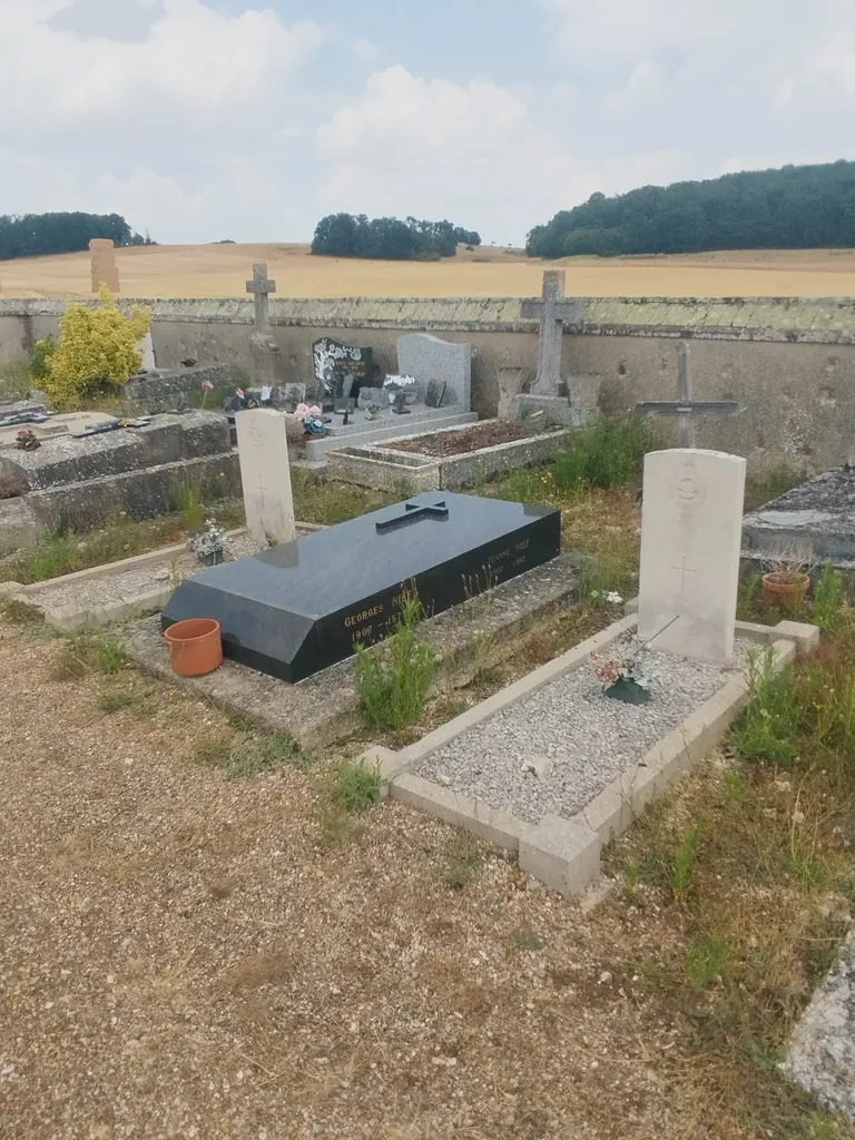 Tombe militaire britanniques à Breux-sur-Avre
