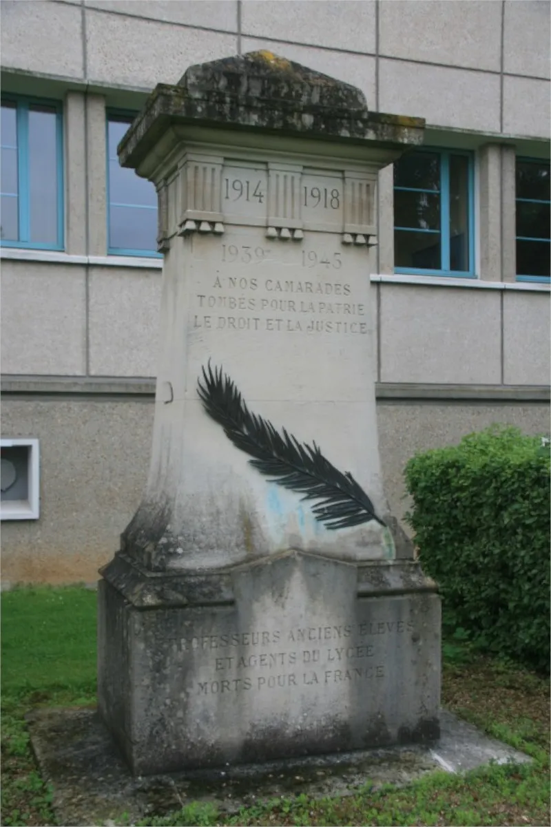 Monument aux Morts du Lycée Aristide Briand d'Évreux