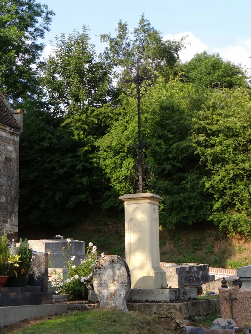 Calvaire du cimetière de Saint-Pierre-de-Cernières