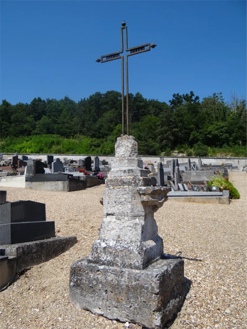 Calvaire du cimetière d'Ézy-sur-Eure