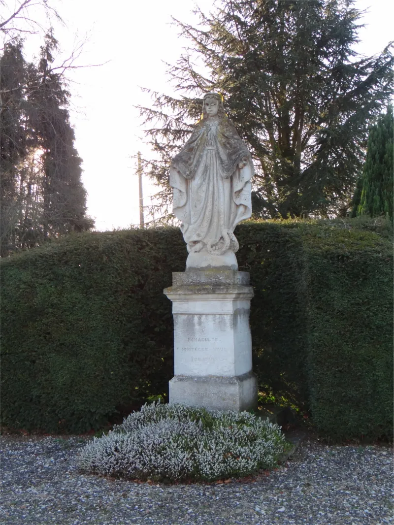 Statue de la Vierge à Routot