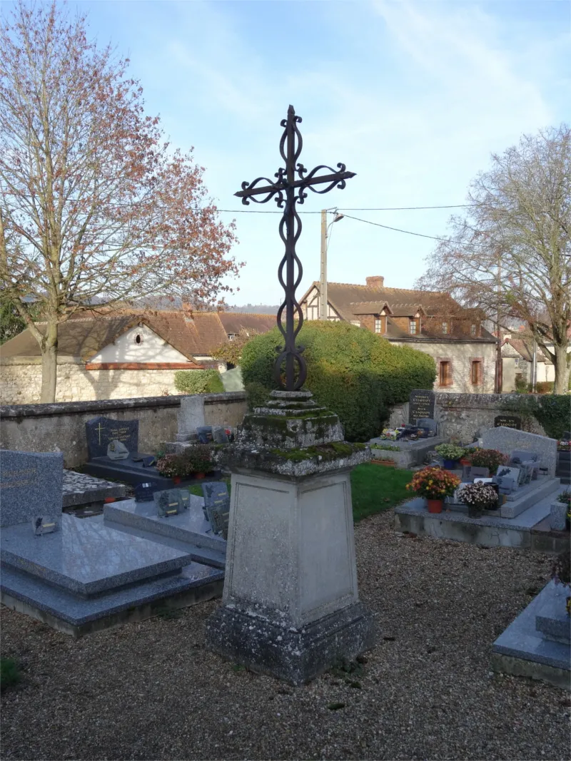 Calvaire du cimetière de Bernières-sur-Seine