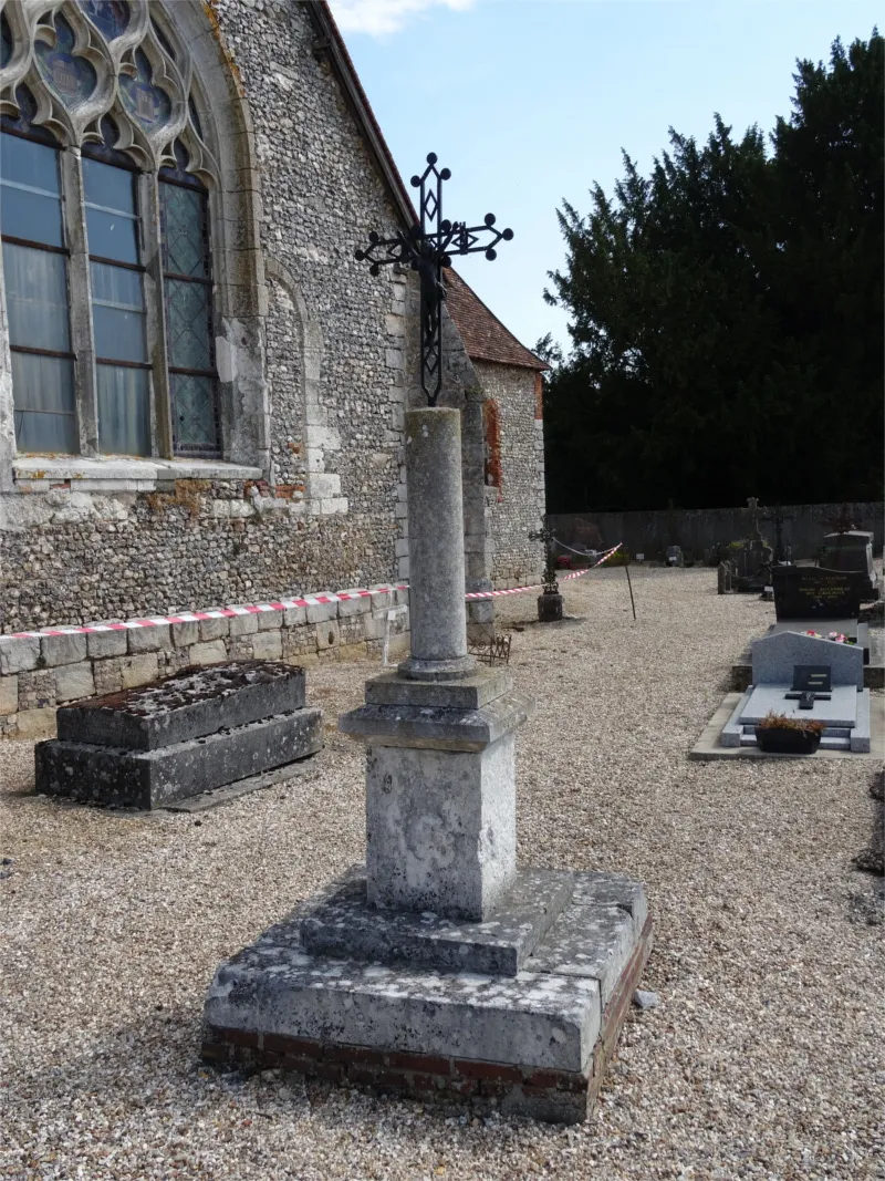 Croix du cimetière de Beauficel-en-Lyons