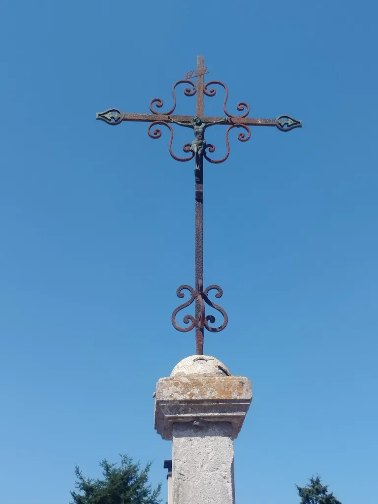 Croix du cimetière d'Étréville