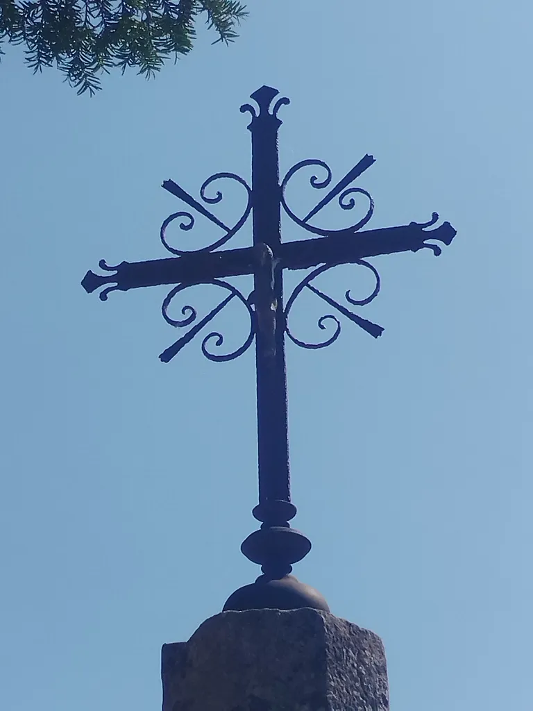 Croix du cimetière d'Eturqueraye