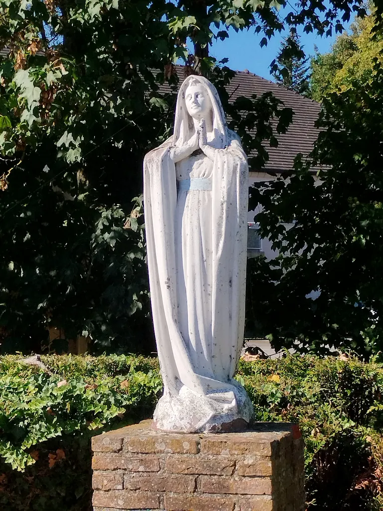 Statue de la Vierge à Bourgtheroulde-Infreville