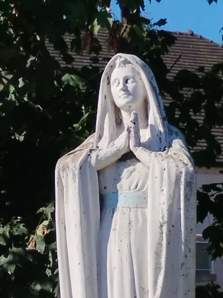 Statue de la Vierge à Bourgtheroulde-Infreville