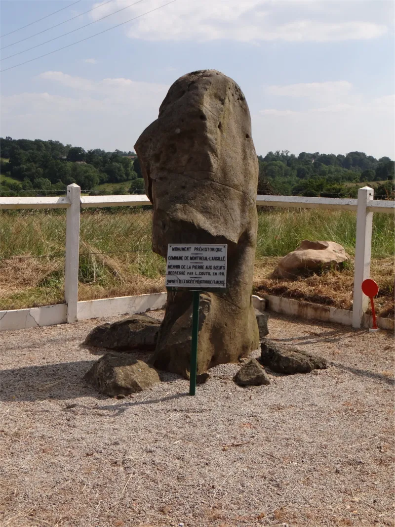 Menhir dit la Pierre-à-Boeufs à Montreuil-l'Argillé