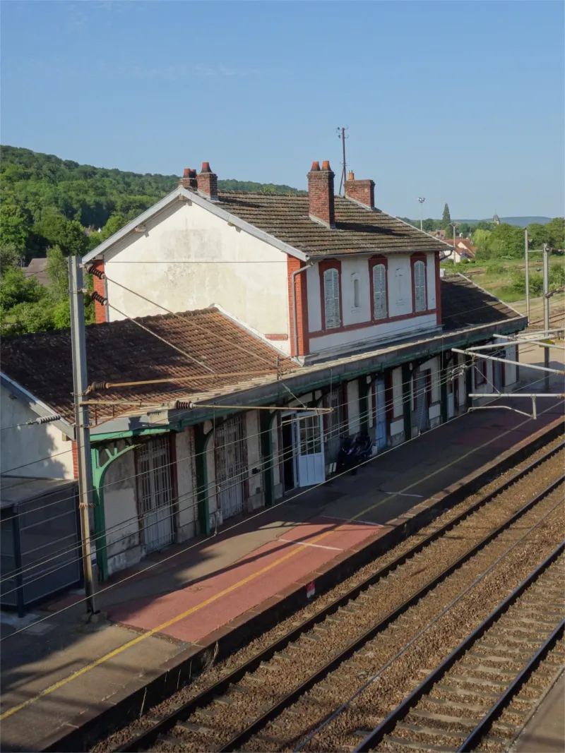 Gare de Pont-de-l'Arche à Alizay