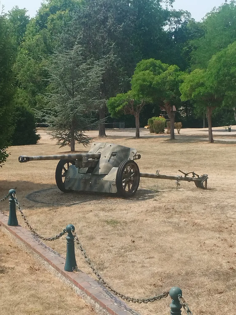 Pièce d'artillerie à Nonancourt