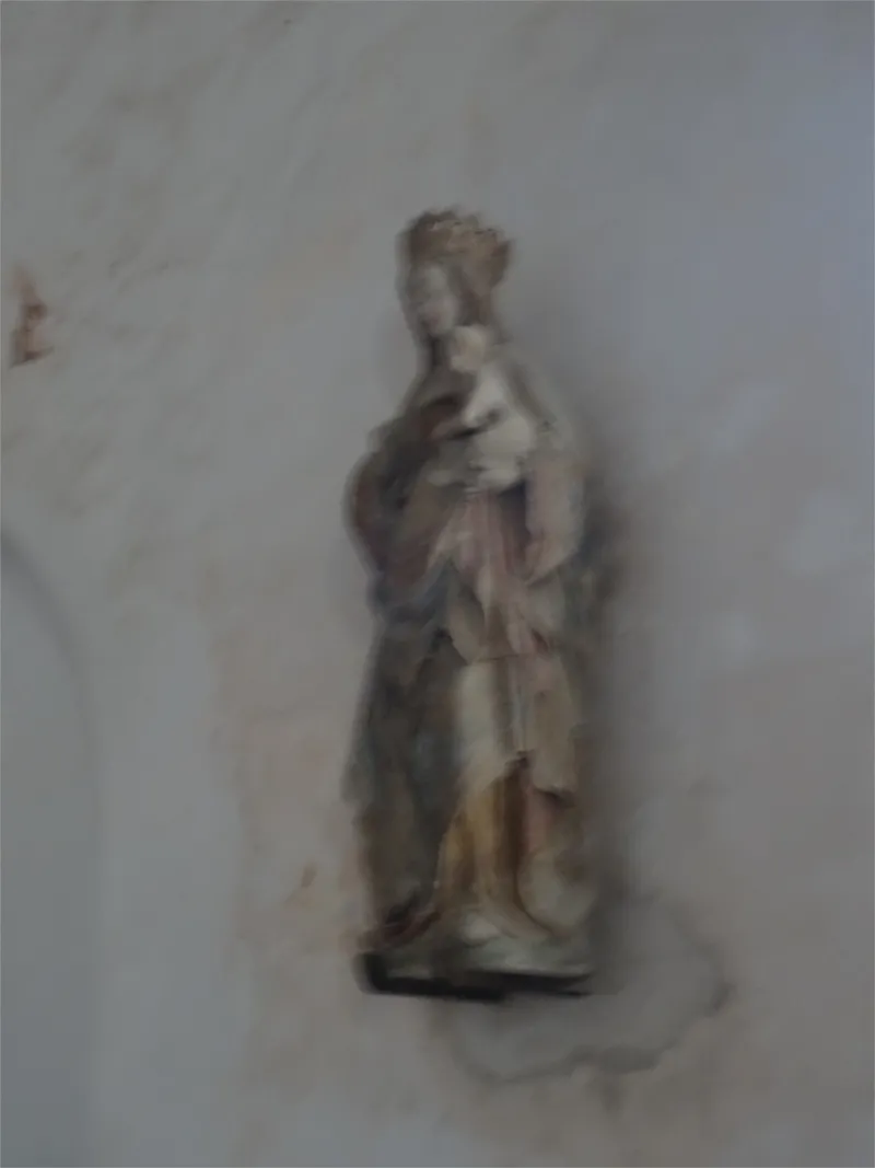 Statue : Vierge à l'Enfant de l'église Saint-Germain de Marcilly-la-Campagne