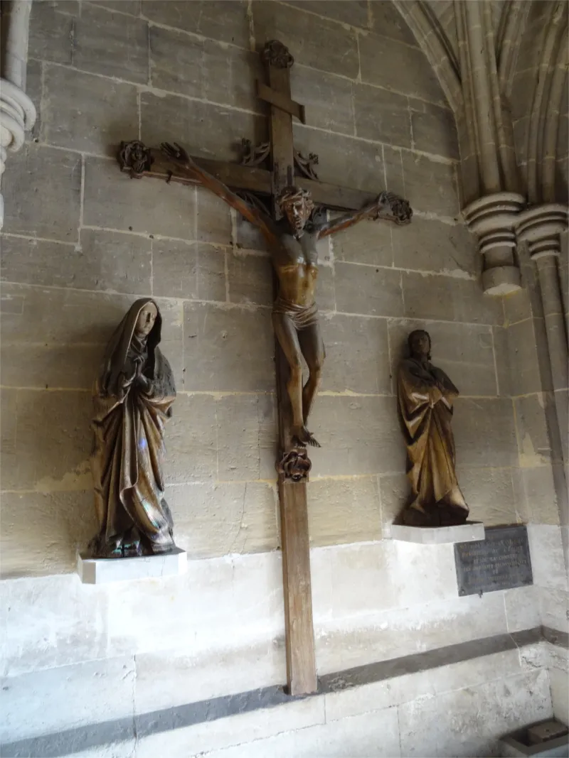 Groupe sculpté : Crucifixion de l'église Saint-Nicolas de Pont-Saint-Pierre