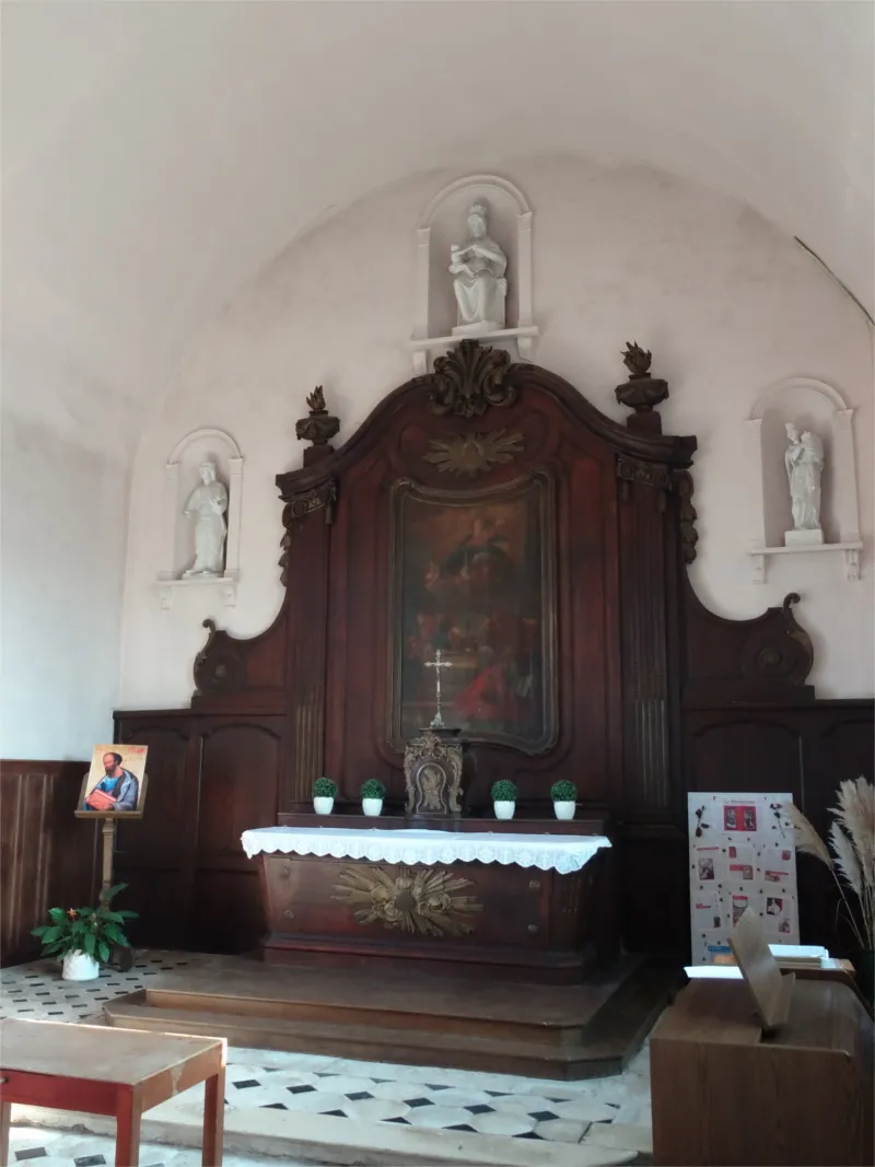 Maître-autel de l'église des Trois Marie de Guichainville