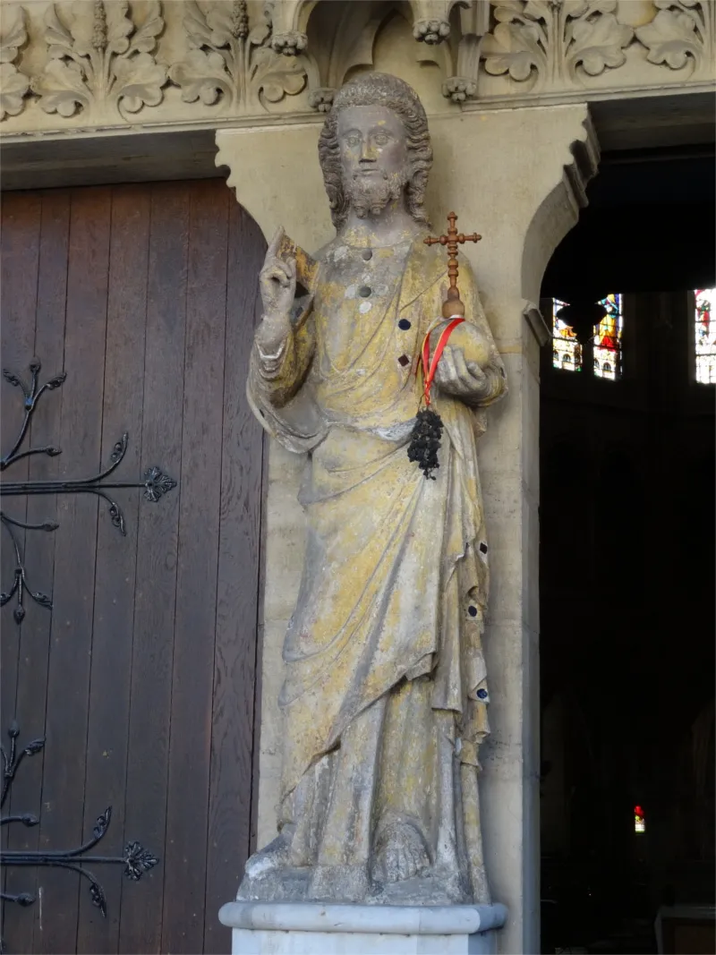 Statue : Christ bénissant