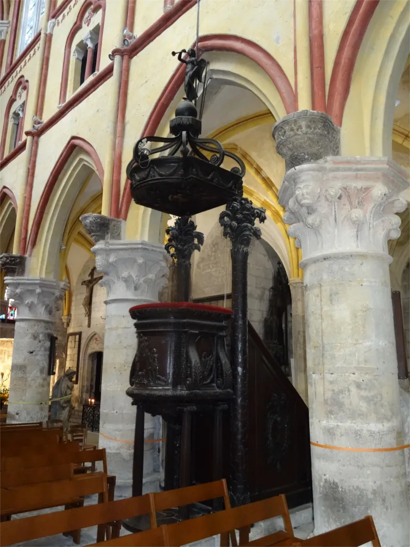 Chaire à prêcher dans l'église Notre-Dame de Louviers
