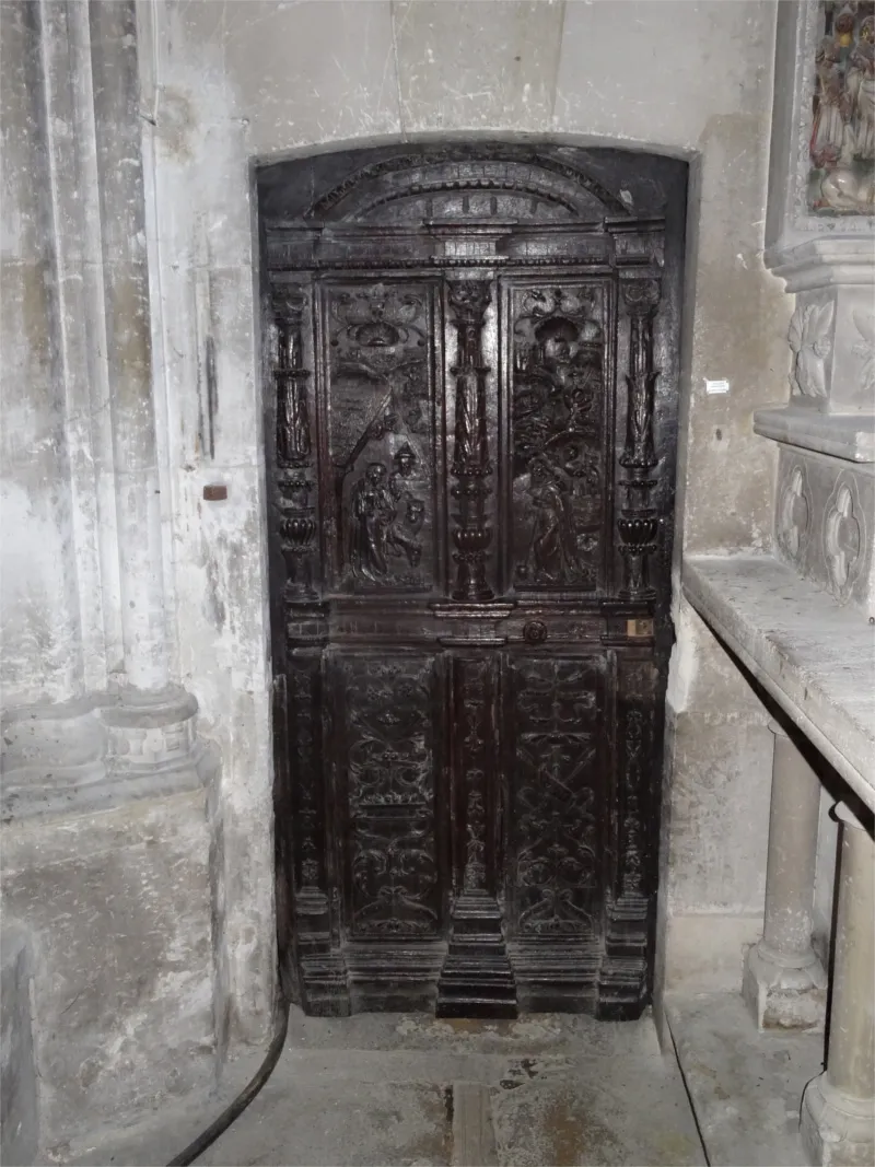 Vantail d'une sacristie : la sainte Famille et Saint-Joseph dans l'église Notre-Dame de Louviers