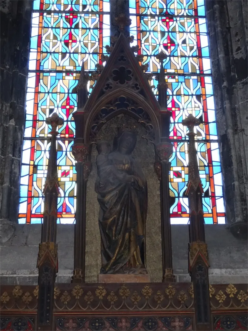 Statue : Vierge à l'Enfant dans l'église Notre-Dame de Louviers