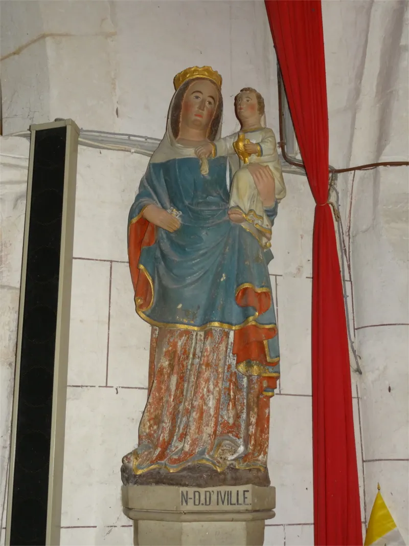 statue : La Vierge à l'Enfant dans l'église Notre-Dame d'Iville