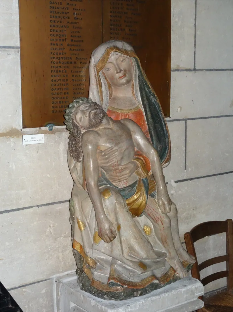 Groupe sculpté : Vierge de Pitié dans l'église Sainte-Foy de Conches-en-Ouche