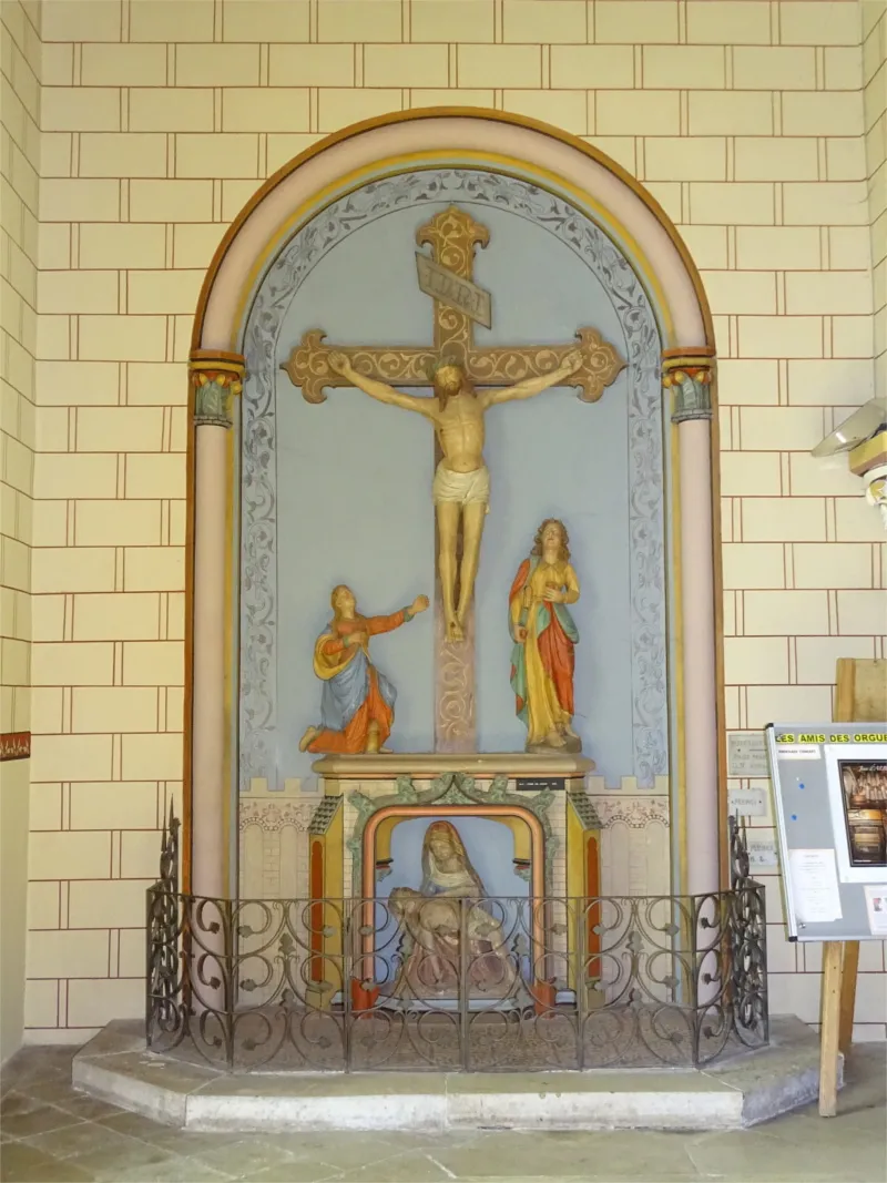 Groupe sculpté : Vierge de Pitié dans l'église de la Madeleine de Verneuil-sur-Avre