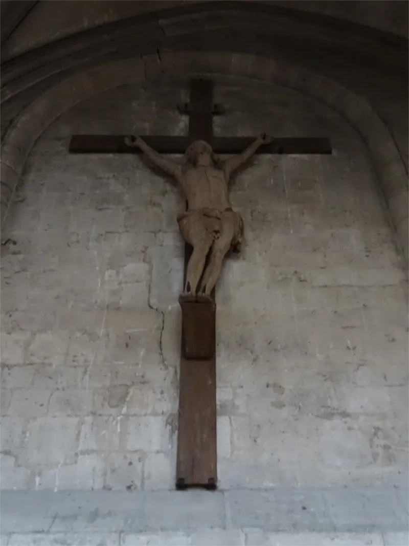 Statue : le Christ en croix de la cathédrale Notre-Dame d'Évreux