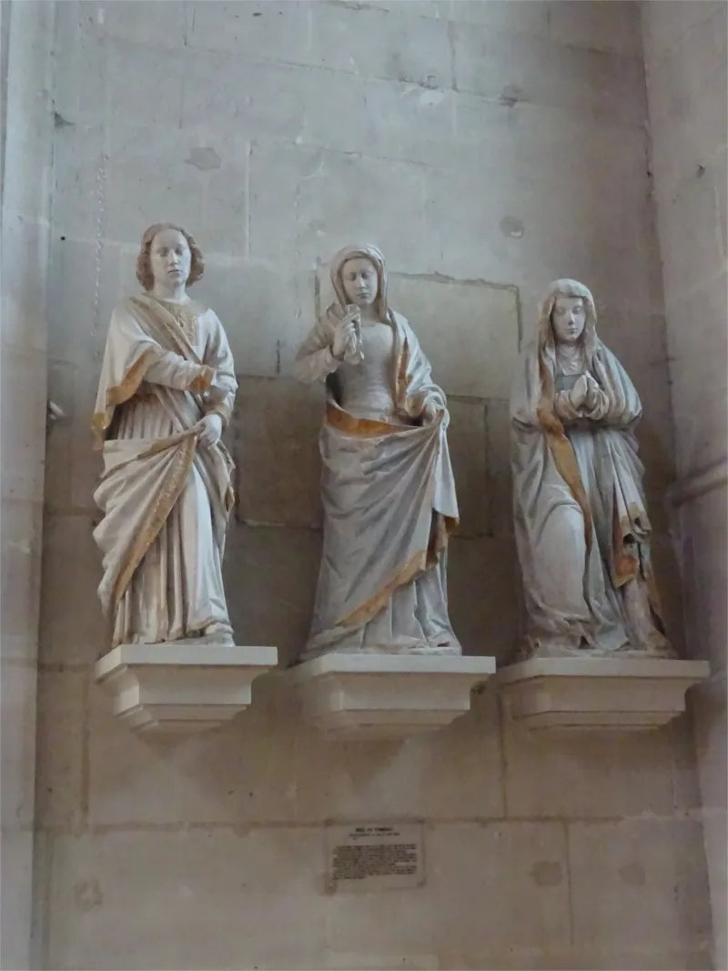 3 statues : Mise au tombeau Gisors dans la Collégiale de Gisors