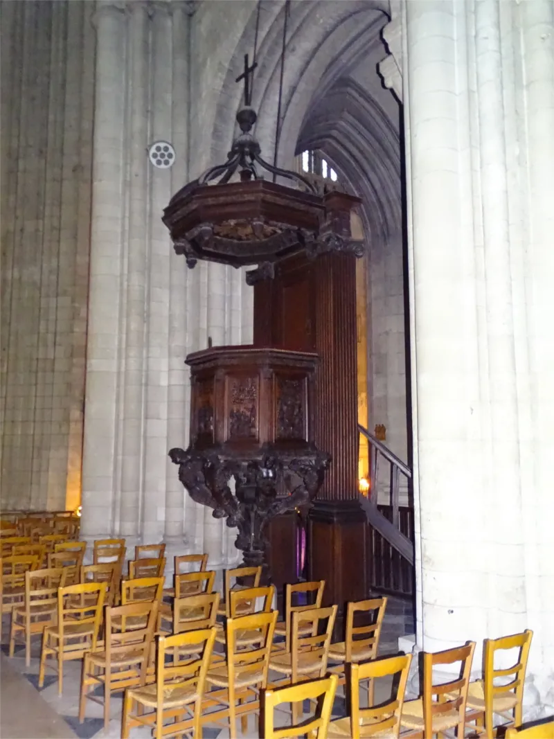 Chaire à prêcher dans la Cathédrale Notre-Dame d'Évreux