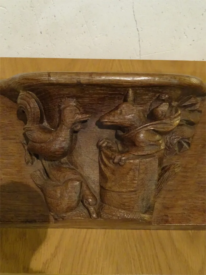 Miséricorde de stalle : Le Renard prêchant les poules dans le Musée de l'Ancien Evêché d'Évreux