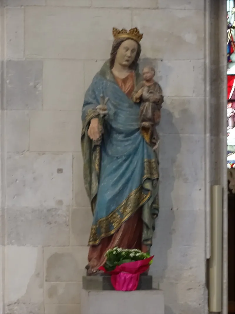Statue : Vierge à l'Enfant dans l'Église Saint-Lô de Bourg-Achard