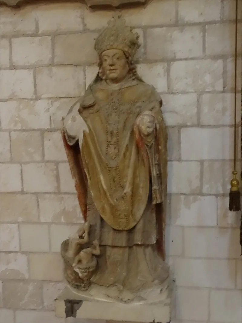 Statue de Saint-Nicolas dans l'Église Saint-Hilaire de Muids