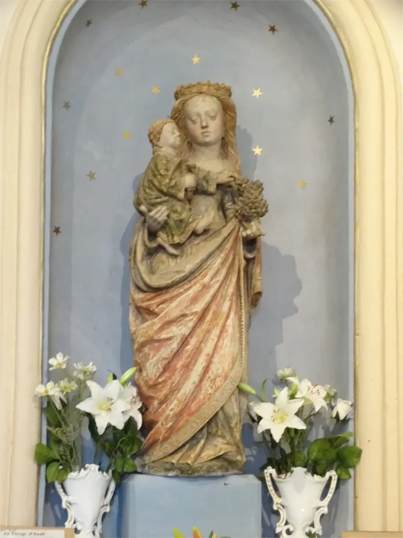 Statue : Vierge à l'Enfant dans l'Église Notre-Dame d'Andé