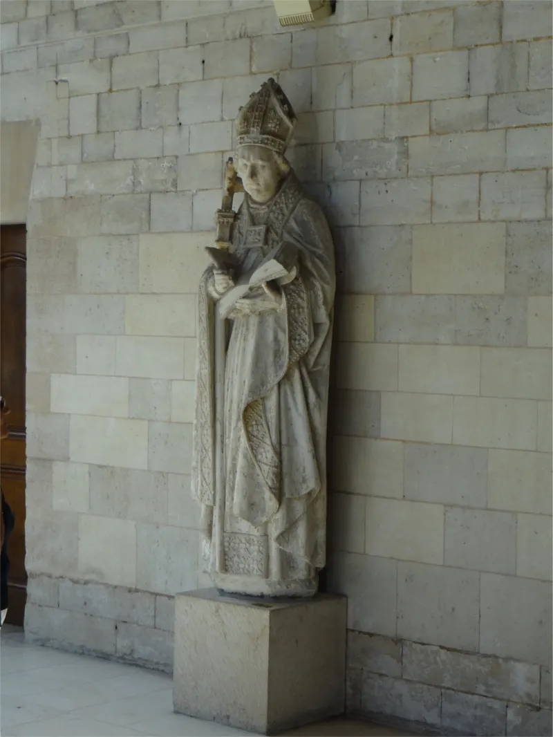 Statue : Saint-Ambroise dans l'Abbaye Notre-Dame du Bec-Hellouin