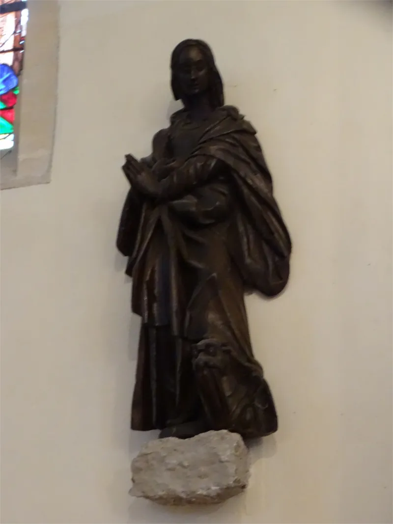 Statue de Sainte-Marguerite d'Antioche dans l'Église Saint-Denis de Lyons-la-Forêt