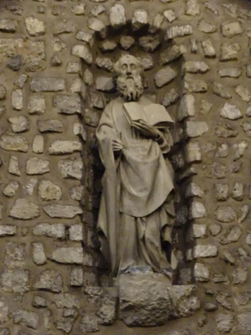 Statue d'un Saint Evangéliste dans l'Église de Pont-Saint-Pierre