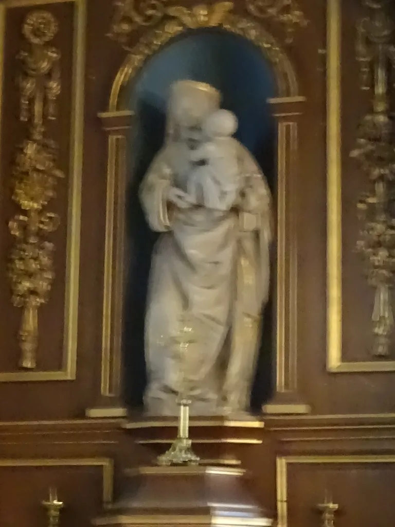 Statuette : Vierge à l'Enfant dans l'Église Saint-Germain de Radepont