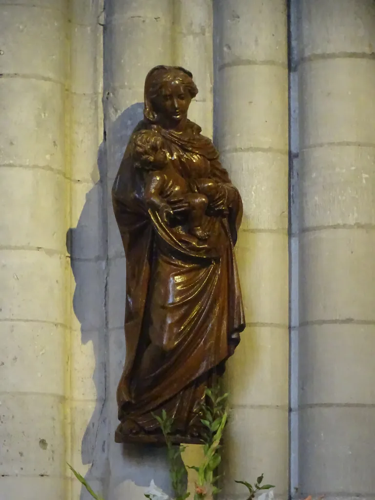 Statue Notre-Dame de Grâce dans la Collégiale de Vernon