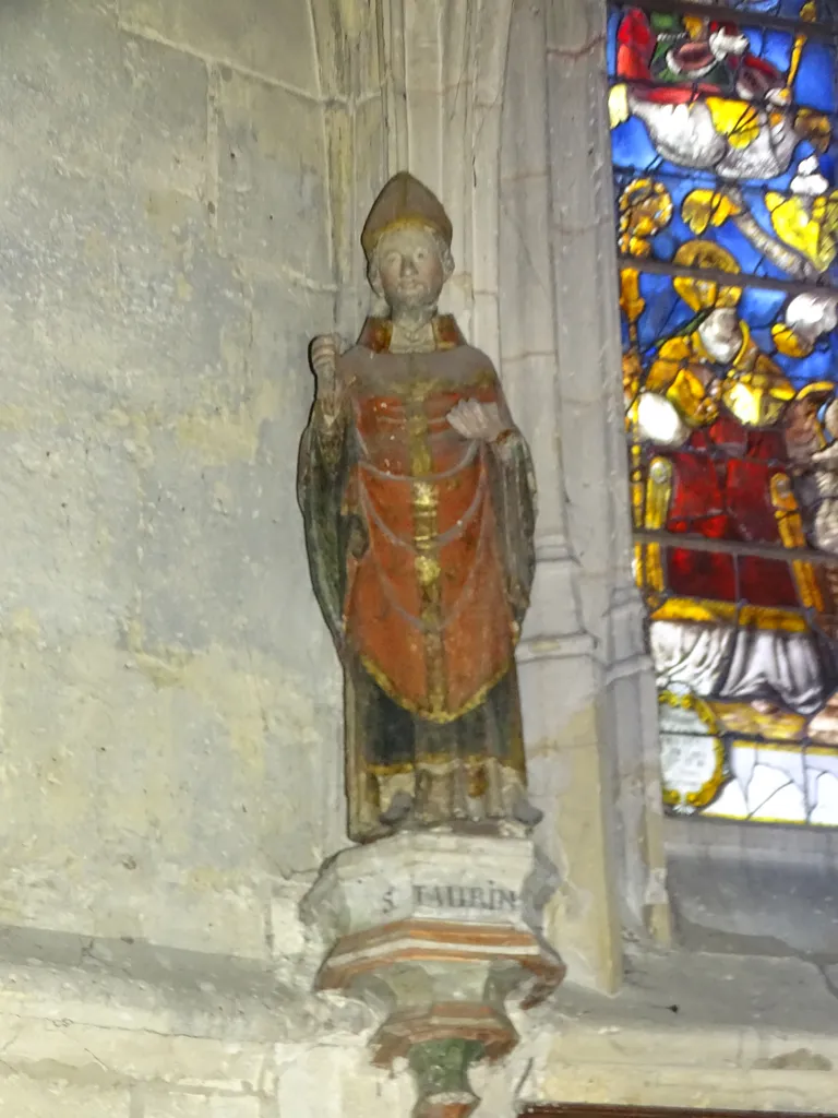 Statue de Saint-Taurin dans l'Église Notre-Dame-des-Arts de Pont-de-l'Arche