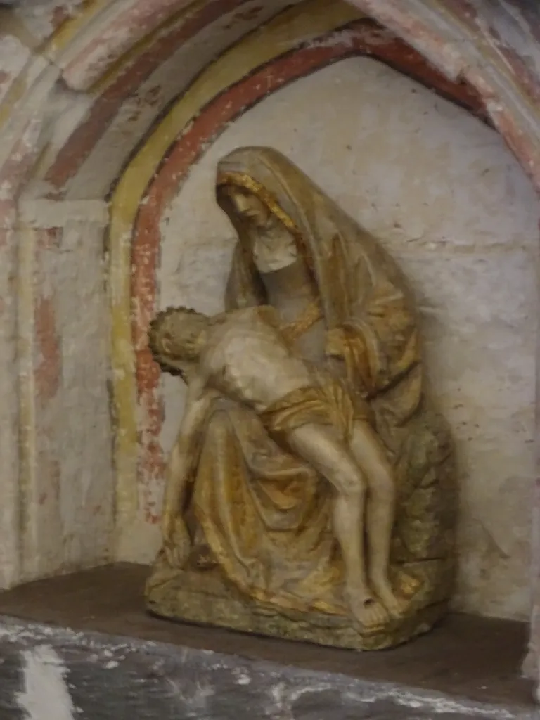 Vierge de pitié dans l'Église Saint-Denis de Lyons-la-Forêt