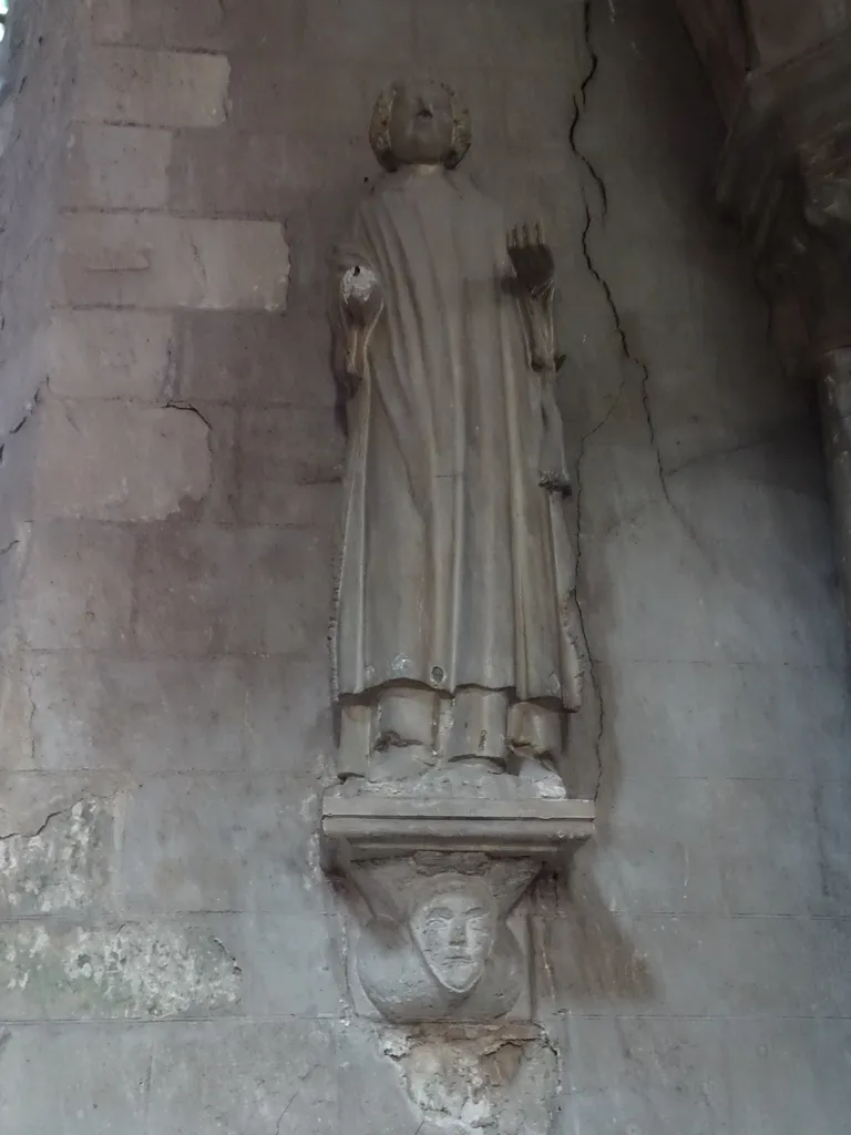 Statue de Saint-Léonard-de-Noblat dans l'Église Saint-Sauveur du petit Andely