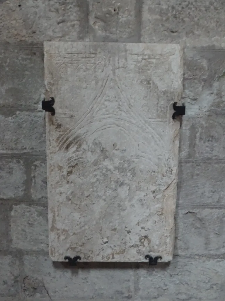 Plaque funéraire dans l'Église Saint-Sauveur du petit Andely