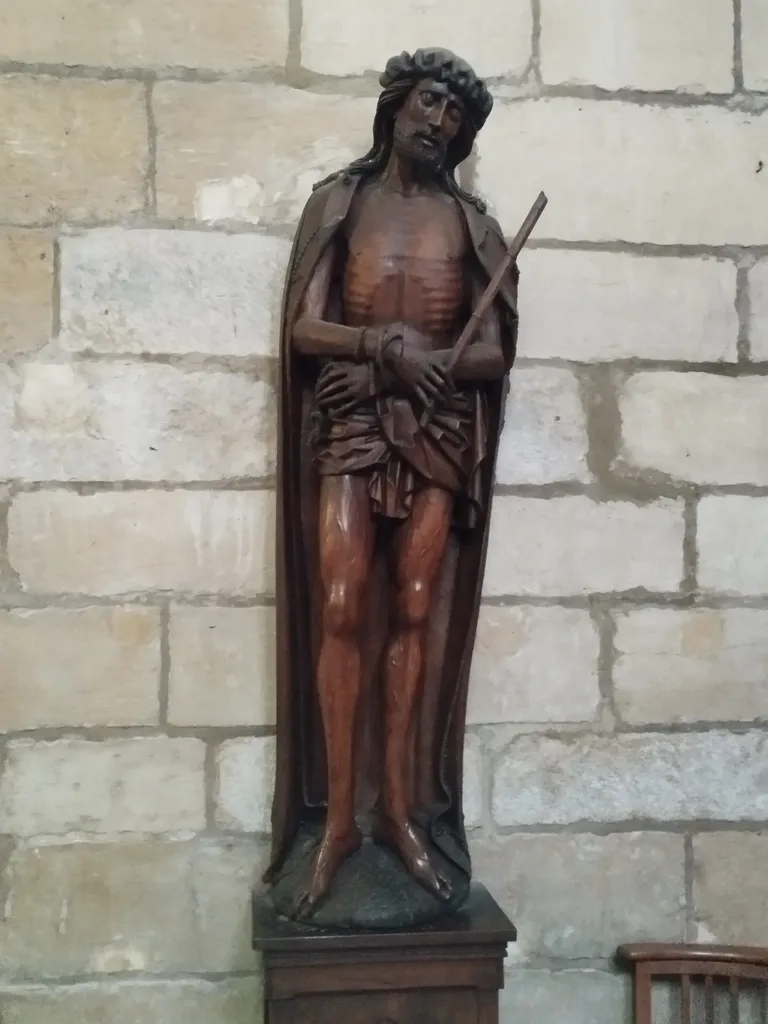 Statue : Ecce Homo dans la Collégiale Notre-Dame d'Écouis