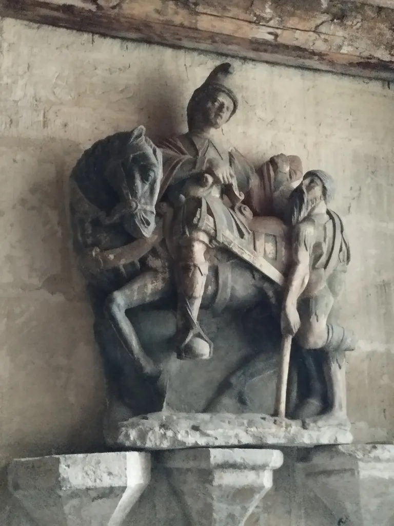 Groupe sculpté : La Charité de Saint-Martin dans la Collégiale Notre-Dame d'Écouis